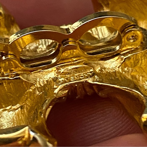 🌹🌹Vintage Givenchy Rhinestone Bow Pearl / Bead enhancer Pendant. - Picture 2 of 5